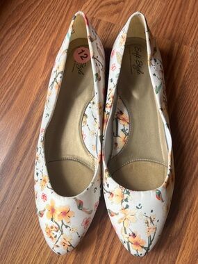 Hush Puppies White Floral Pointed-Toe Flats